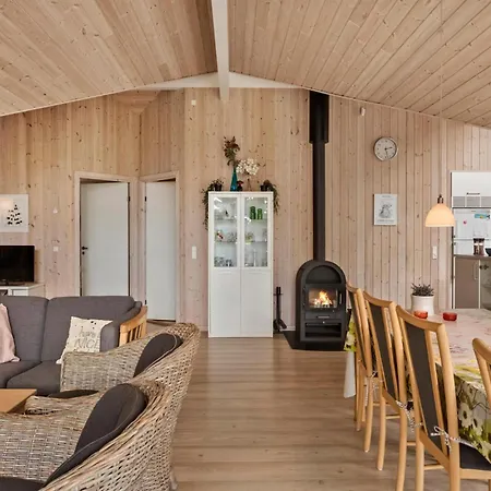 In Vaeggerlose With Sauna 度假居 Bøtø By