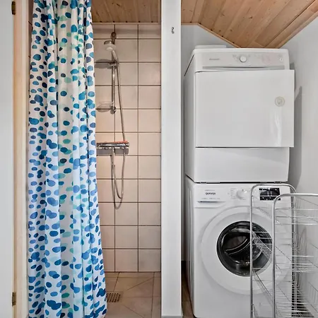 In Vaeggerlose With Sauna 度假居 Bøtø By